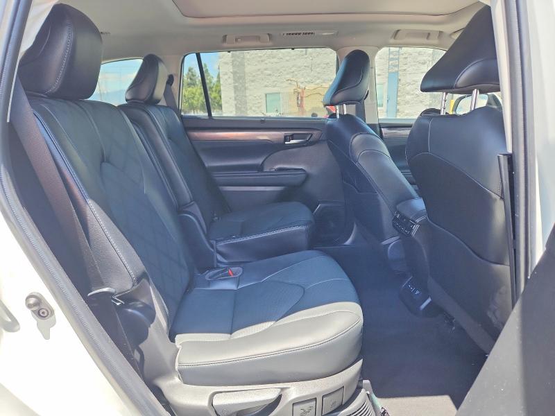 Продажа на аукционе авто 2022 Toyota Highlander, vin: 5TDEBRCH5NS078333, номер лота: 54830856