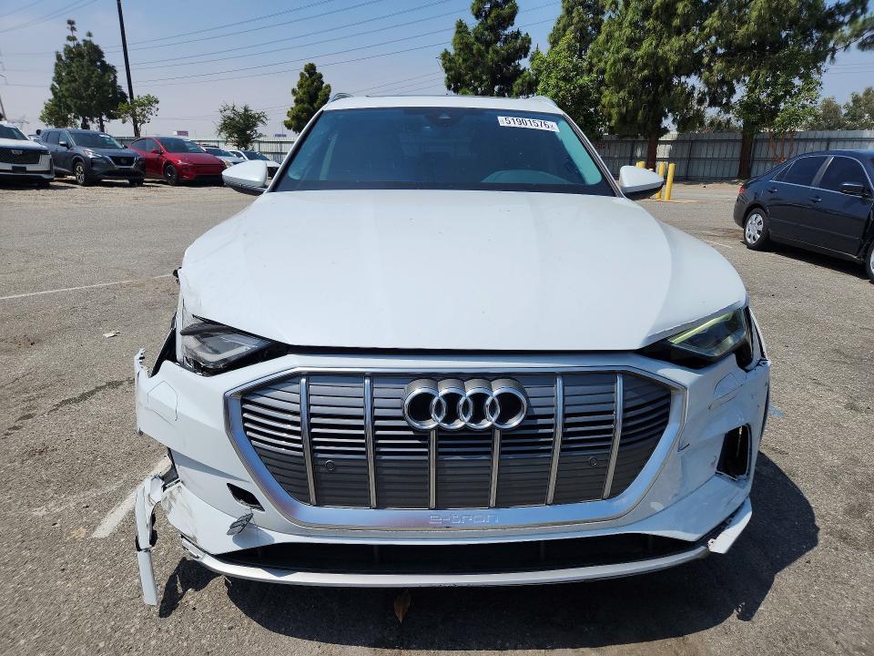 Продажа на аукционе авто 2022 Audi E-tron, vin: WA1AAAGE9NB024506, номер лота: 51901576