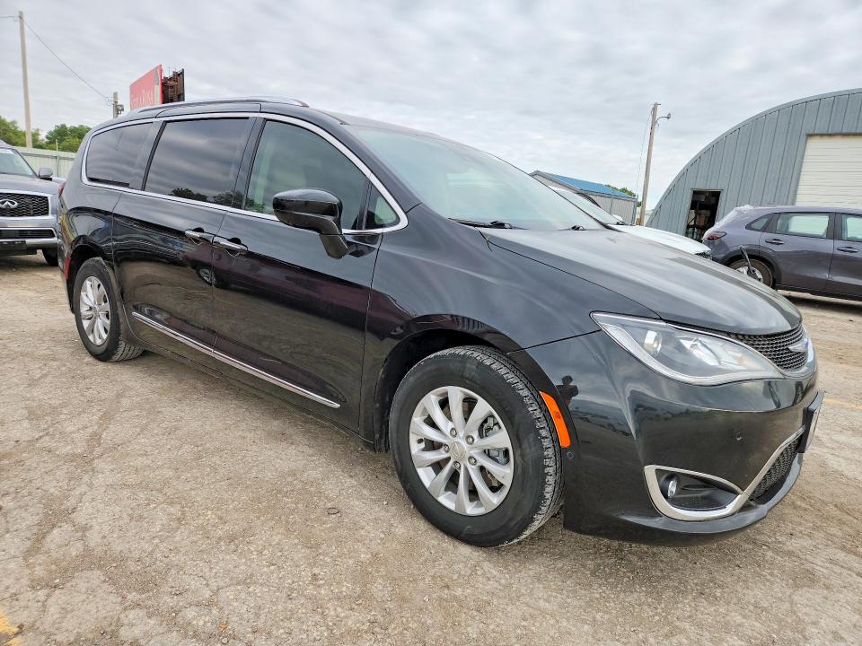 54147456 :رقم المزاد ، 2C4RC1EG0JR321702 vin ، 2018 Chrysler Pacifica مزاد بيع