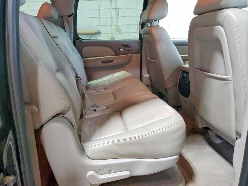 48861146 :رقم المزاد ، 1GNUKJE38AR231219 vin ، 2010 Chevrolet Suburban مزاد بيع