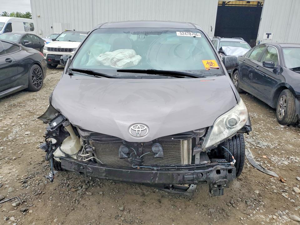 Продажа на аукционе авто 2015 Toyota Sienna, vin: 5TDZK3DC1FS630798, номер лота: 52478766