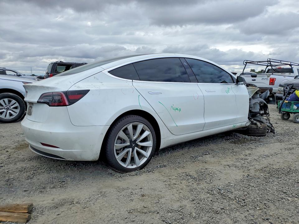54167586 :رقم المزاد ، 5YJ3E1EA7JF047325 vin ، 2018 Tesla Model 3 مزاد بيع