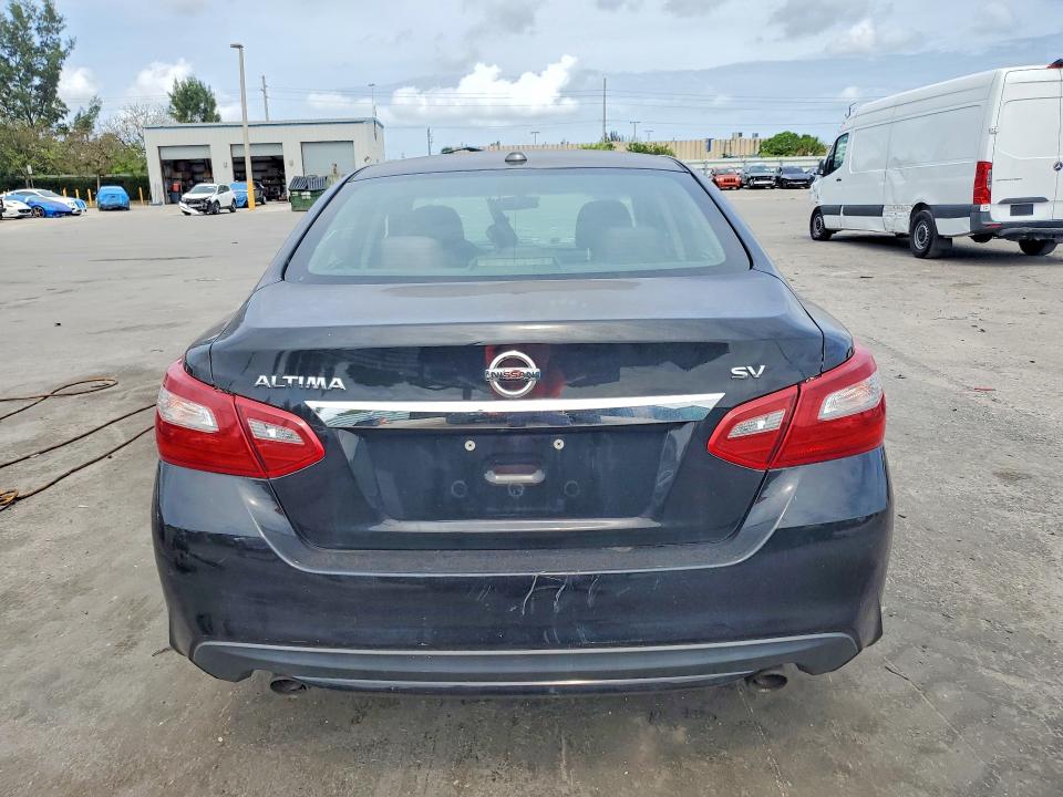 53329656 :رقم المزاد ، 1N4AL3AP4JC208221 vin ، 2018 Nissan Altima مزاد بيع
