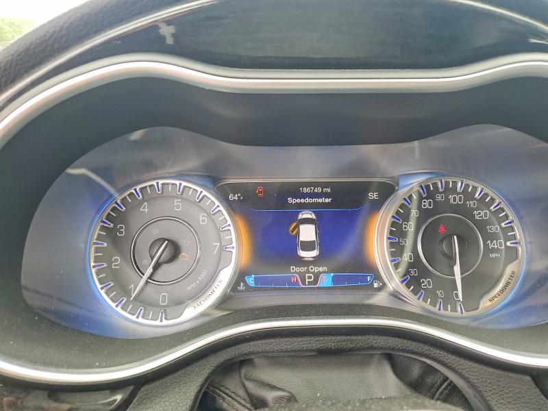 54689886 :رقم المزاد ، 1C3CCCCBXFN565925 vin ، 2015 Chrysler 200 مزاد بيع