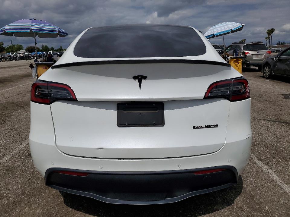 55401266 :رقم المزاد ، 7SAYGDEE2NF318918 vin ، 2022 Tesla Model Y مزاد بيع