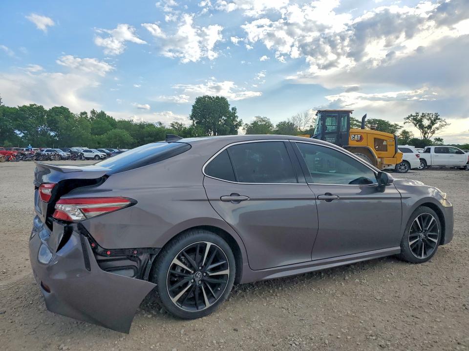 54787856 :رقم المزاد ، 4T1B61HKXKU195583 vin ، 2019 Toyota Camry مزاد بيع