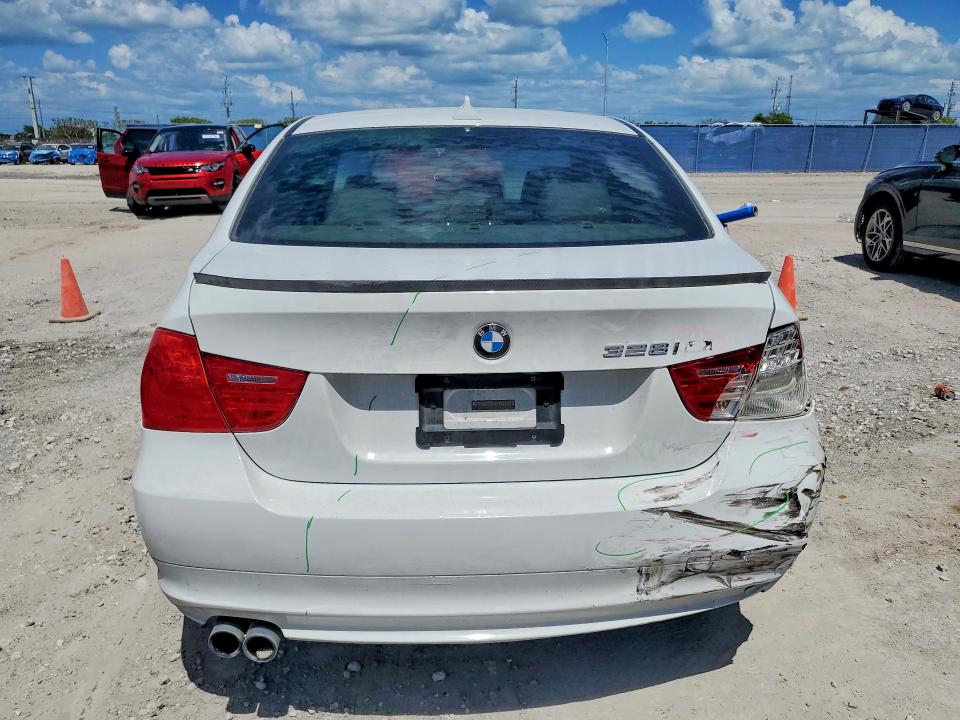 2011 Bmw 328 მანქანა იყიდება აუქციონზე, vin: WBAPH7G54BNM58144, აუქციონის ნომერი: 53404186