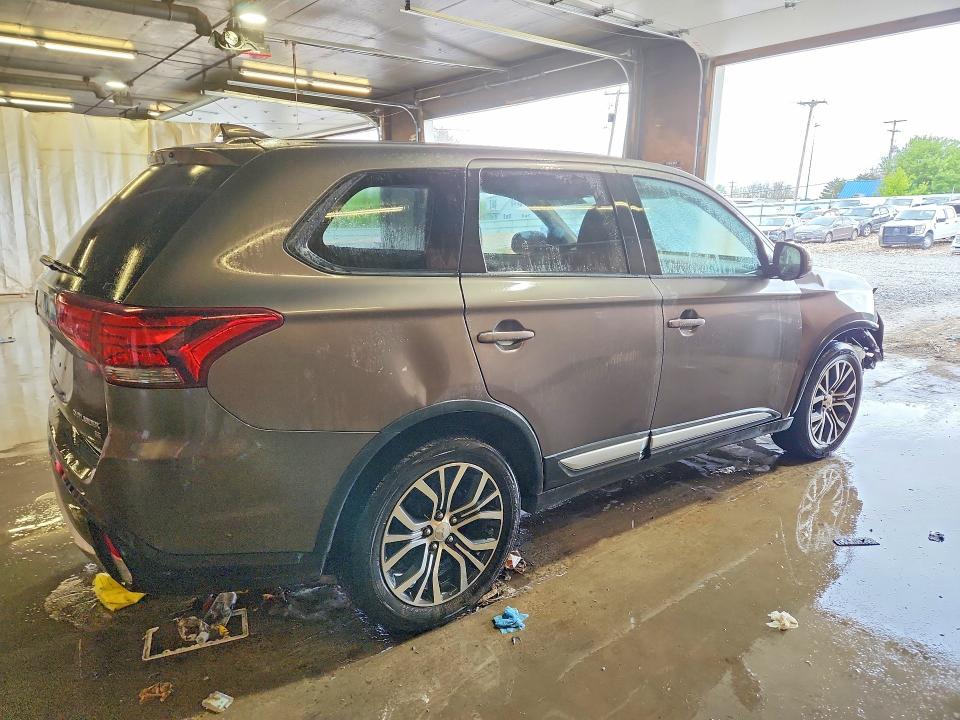 Продаж на аукціоні авто 2018 Mitsubishi Outlander, vin: JA4AZ3A32JZ067792, номер лоту: 53053616