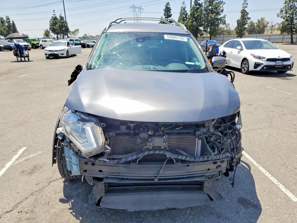 52085126 :رقم المزاد ، 5N1AT2MV6JC744095 vin ، 2018 Nissan Rogue مزاد بيع