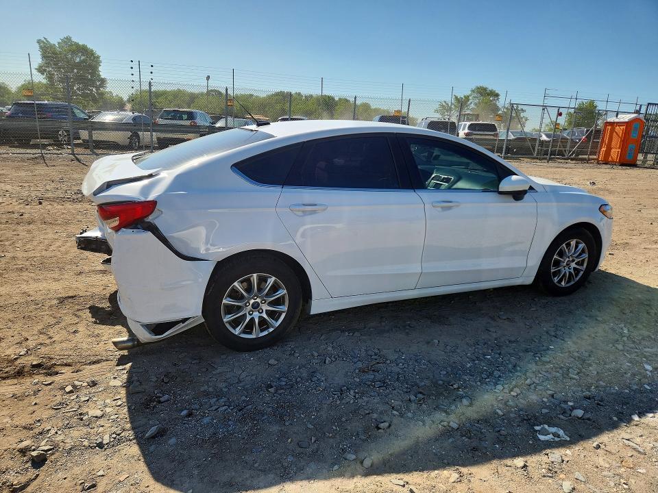 53168546 :رقم المزاد ، 3FA6P0G77JR139784 vin ، 2018 Ford Fusion مزاد بيع