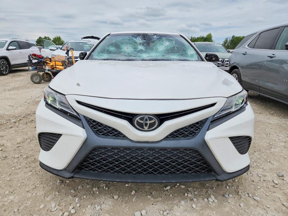 52268416 :رقم المزاد ، JTNB11HK4J3005800 vin ، 2018 Toyota Camry مزاد بيع