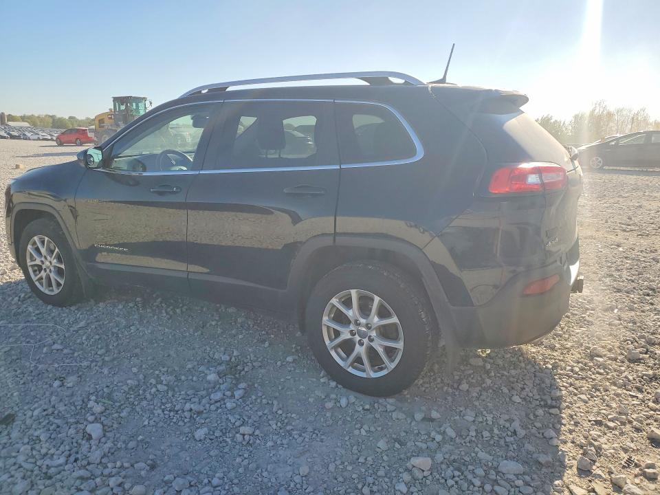 52368756 :رقم المزاد ، 1C4PJMCS7HW563779 vin ، 2017 Jeep Cherokee مزاد بيع
