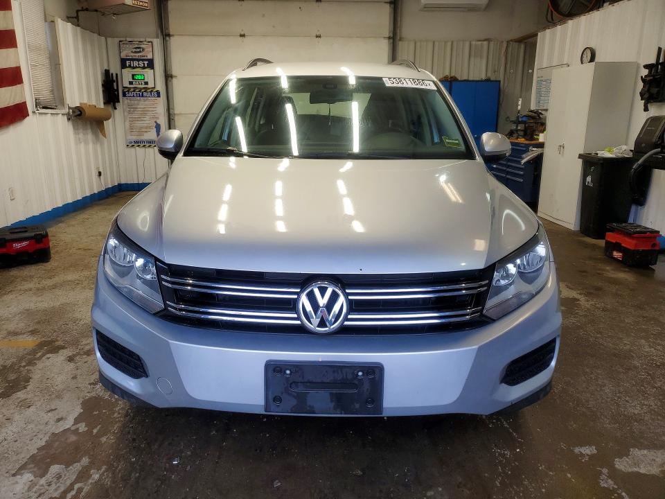 53811886 :رقم المزاد ، WVGBV7AX7HW502023 vin ، 2017 Volkswagen Tiguan مزاد بيع