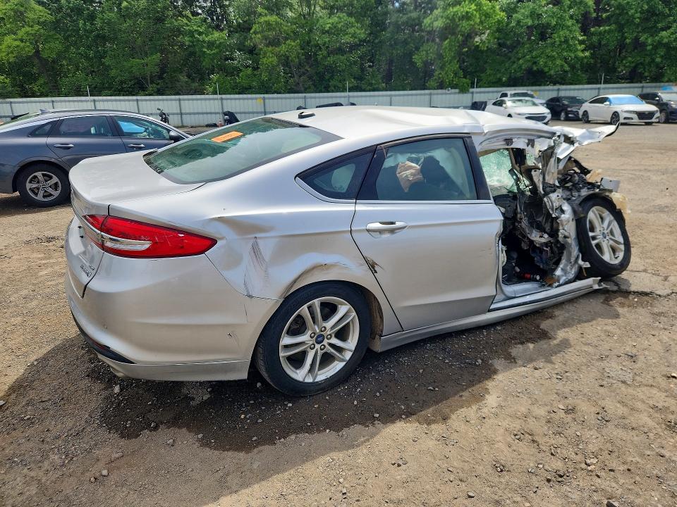 52676316 :رقم المزاد ، 3FA6P0LUXJR191874 vin ، 2018 Ford Fusion مزاد بيع