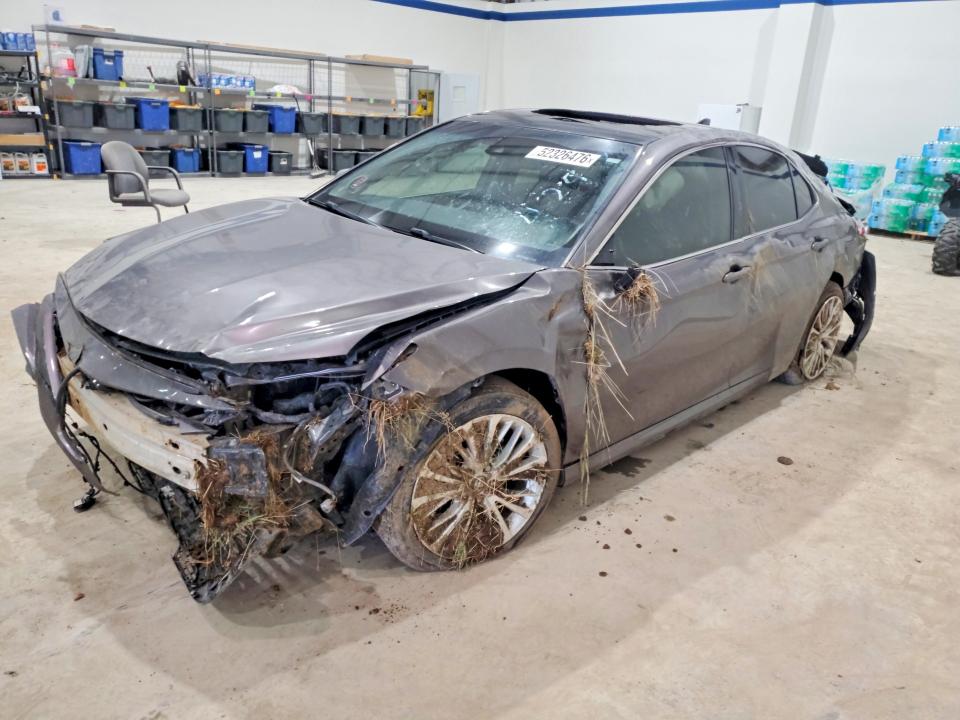 52326476 :رقم المزاد ، 4T1BZ1HK0JU005439 vin ، 2018 Toyota Camry مزاد بيع