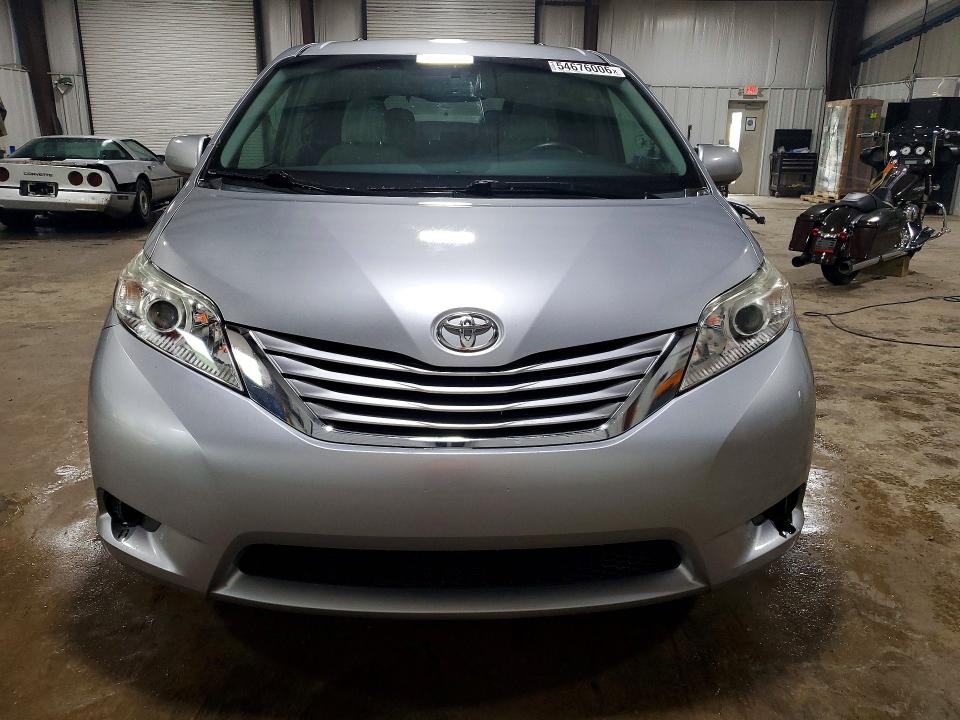 54676006 :رقم المزاد ، 5TDKK3DCXFS583983 vin ، 2015 Toyota Sienna مزاد بيع