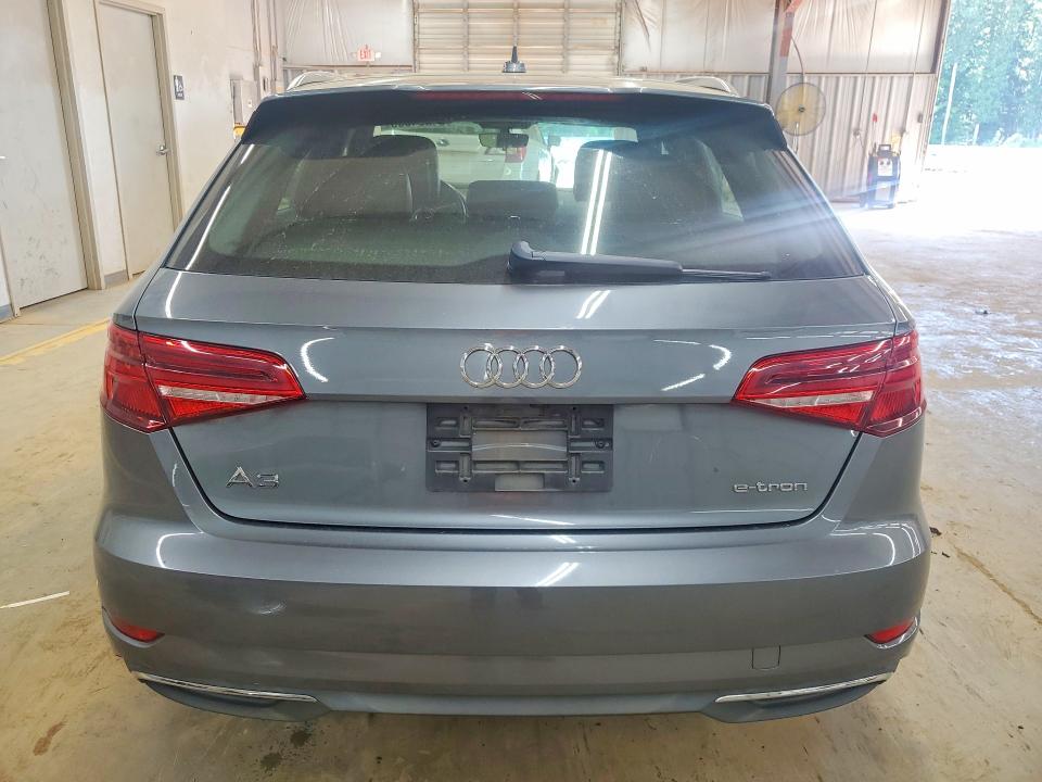 54294506 :رقم المزاد ، WAUUPBFF9JA092285 vin ، 2018 Audi A3 مزاد بيع