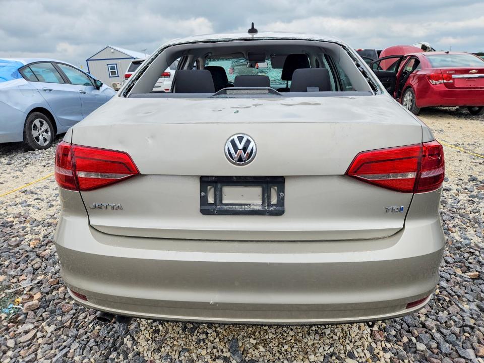 52940086 :رقم المزاد ، 3VWLA7AJ7FM277645 vin ، 2015 Volkswagen Jetta مزاد بيع