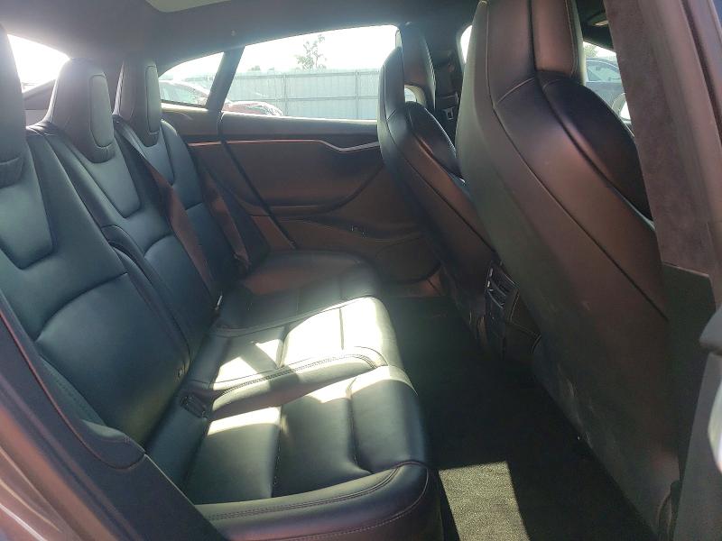 53329946 :رقم المزاد ، 5YJSA1E46KF332729 vin ، 2019 Tesla Model S مزاد بيع