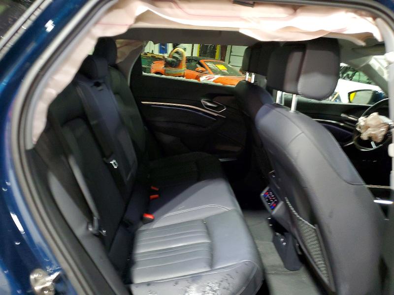 52542546 :رقم المزاد ، WA1LAAGE4NB032456 vin ، 2022 Audi E-tron مزاد بيع