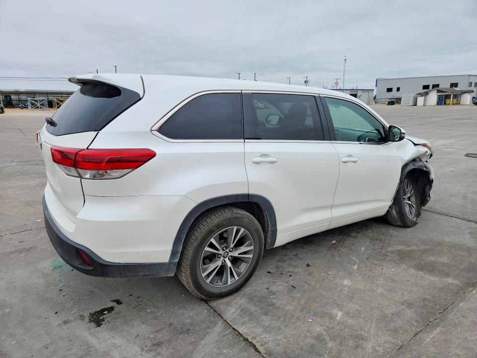 2018 Toyota Highlander მანქანა იყიდება აუქციონზე, vin: 5TDZZRFH3JS239636, აუქციონის ნომერი: 53250766