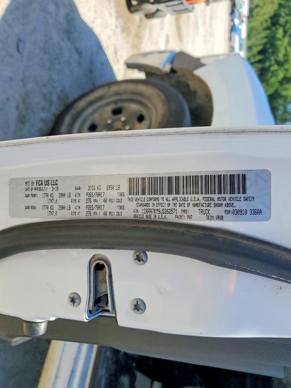 52597366 :رقم المزاد ، 1C6RR7KM9JS262571 vin ، 2018 Ram 1500 مزاد بيع