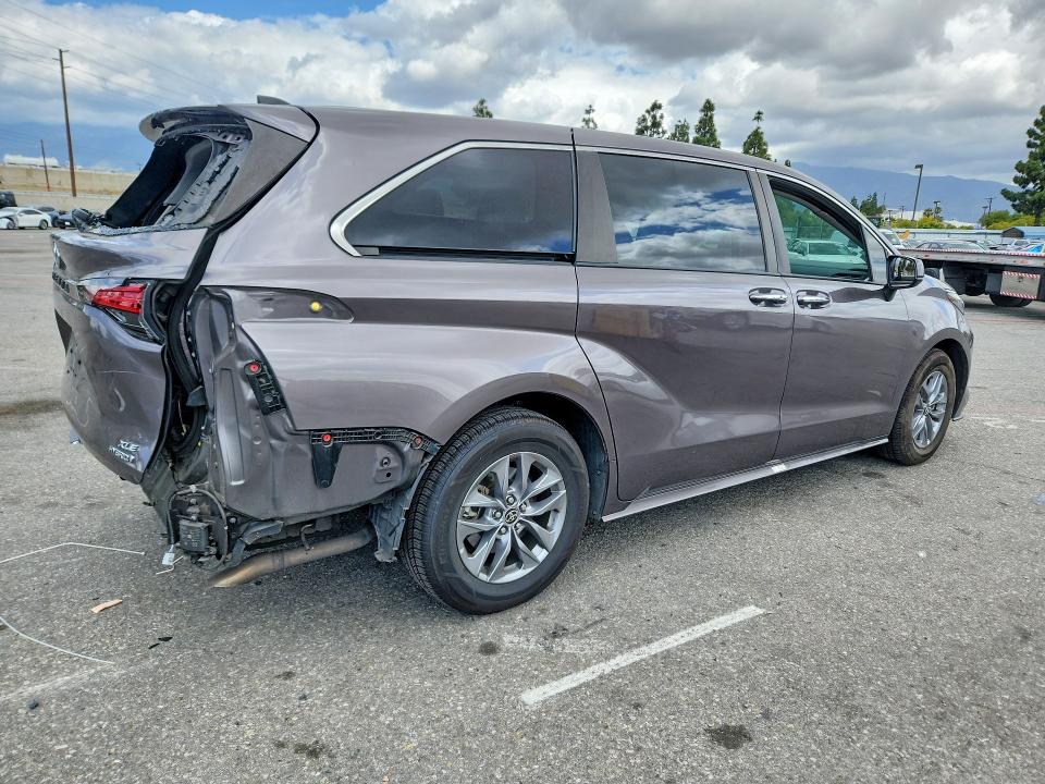2022 Toyota Sienna მანქანა იყიდება აუქციონზე, vin: 5TDYRKEC4NS108827, აუქციონის ნომერი: 55215296