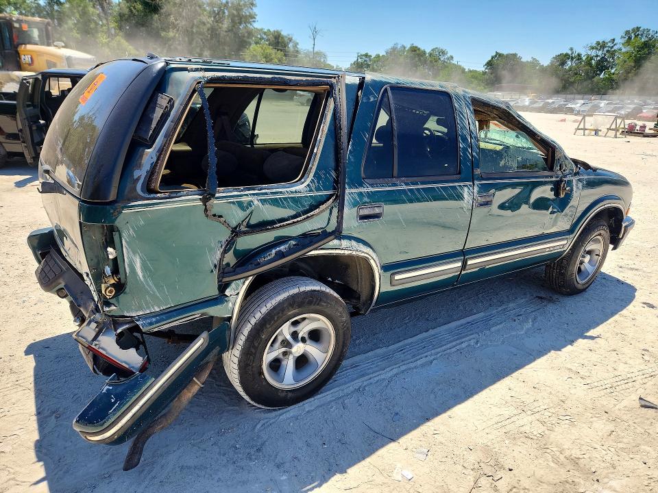53727006 :رقم المزاد ، 1GNCS13W8W2227308 vin ، 1998 Chev Blazer مزاد بيع