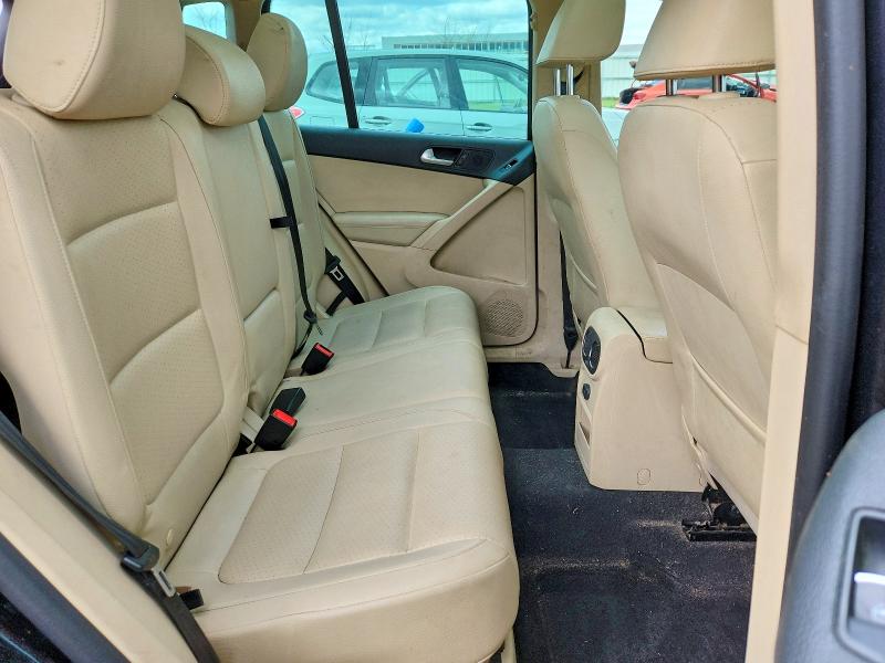 51496716 :رقم المزاد ، WVGSV7AX0HK010554 vin ، 2017 Volkswagen Tiguan مزاد بيع