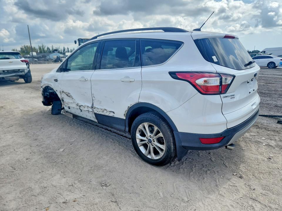 53181386 :رقم المزاد ، 1FMCU9GD0JUC88901 vin ، 2018 Ford Escape مزاد بيع
