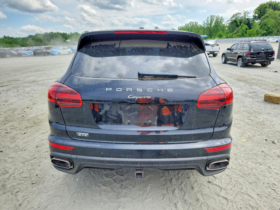 52688376 :رقم المزاد ، WP1AA2A26JKA01395 vin ، 2018 Porsche Cayenne مزاد بيع