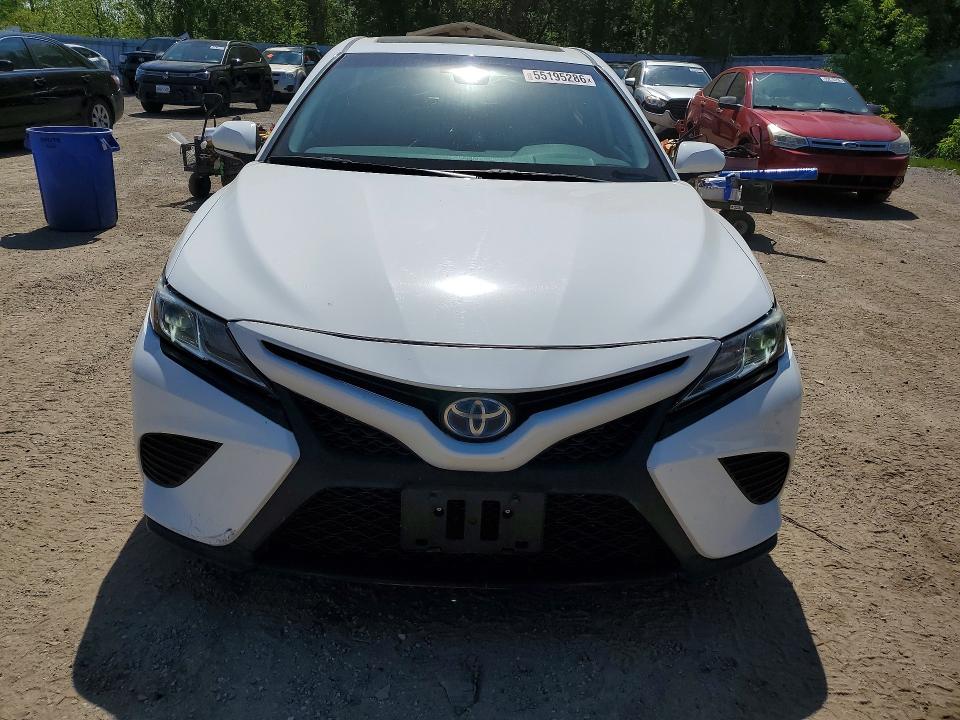 2020 Toyota Camry Hybrid მანქანა იყიდება აუქციონზე, vin: 4T1B21HK3LU014577, აუქციონის ნომერი: 55195286