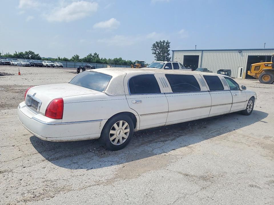 Aukcja sprzedaży 2003 Lincoln Town Car, vin: 1L1FM81WX3Y646942, numer aukcji: 53920336