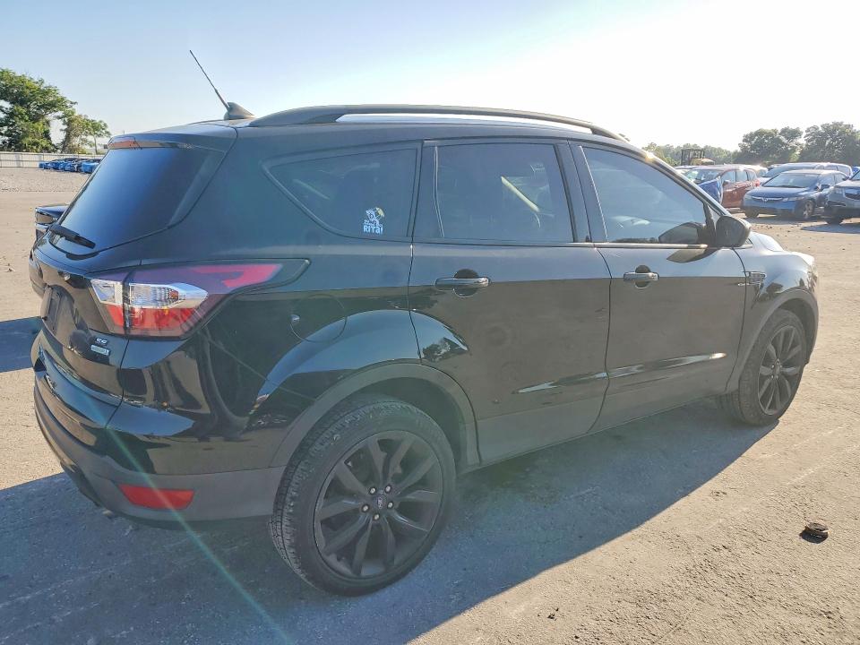 Продажа на аукционе авто 2018 Ford Escape, vin: 1FMCU0GD1JUD15213, номер лота: 51060976