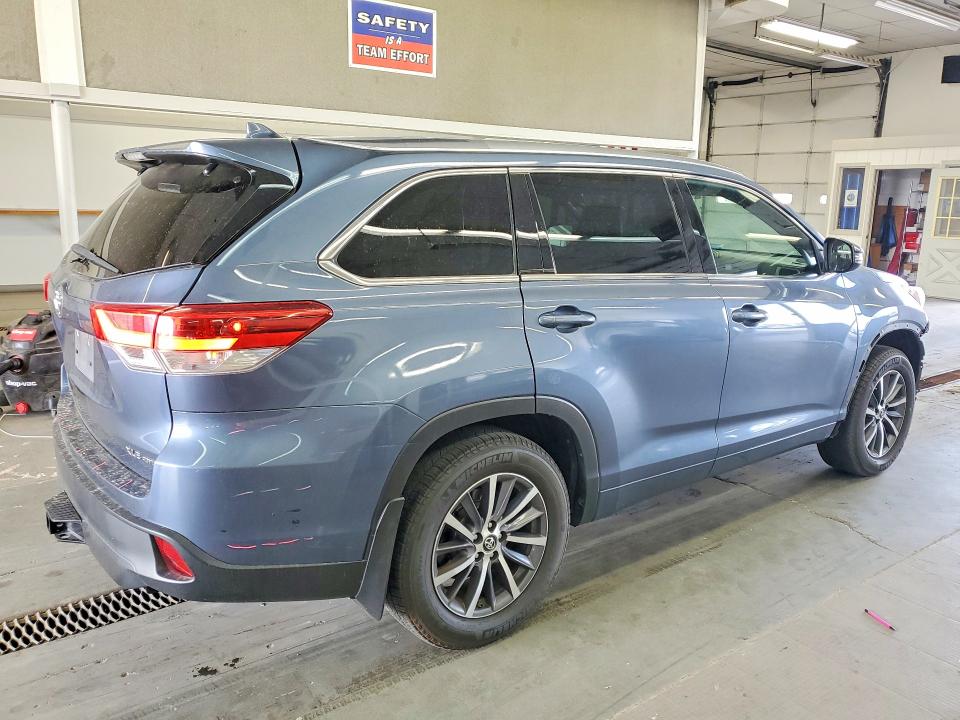 53600576 :رقم المزاد ، 5TDJZRFH0HS511535 vin ، 2017 Toyota Highlander مزاد بيع