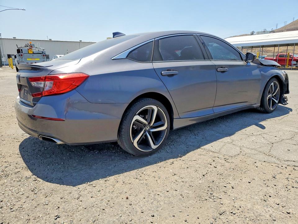 54112296 :رقم المزاد ، 1HGCV1F3XJA011798 vin ، 2018 Honda Accord مزاد بيع