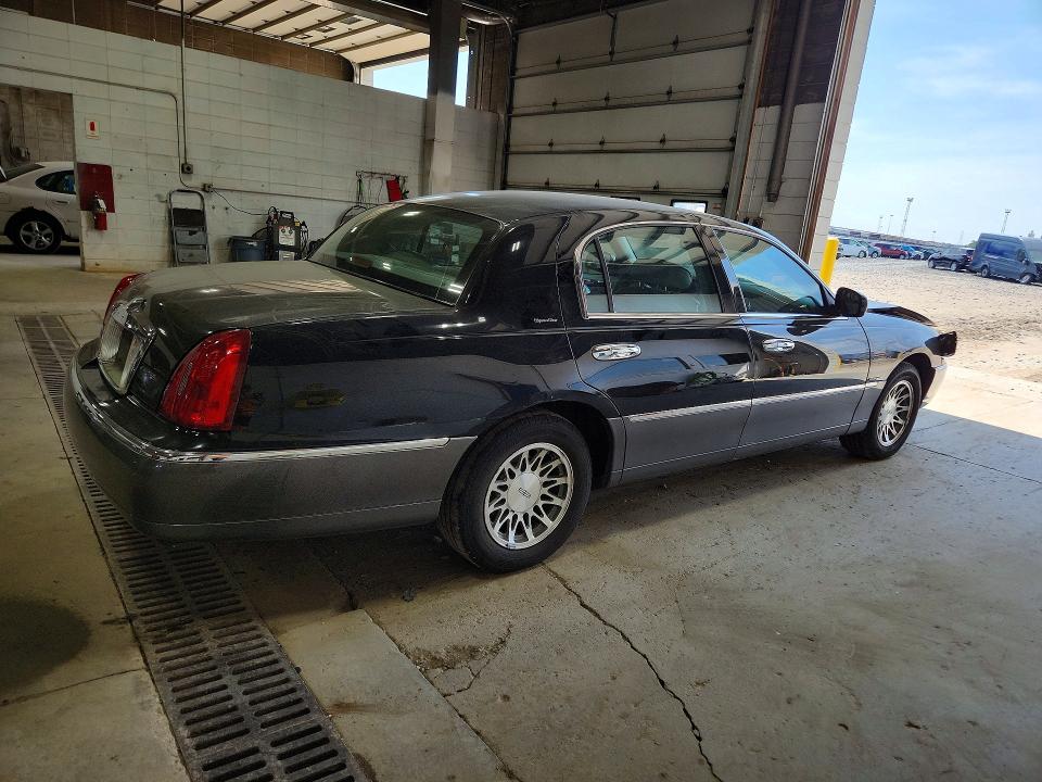 Auction sale of the 2001 Lincoln Town Car, vin: 1LNHM82W11Y607823, lot number: 54875846