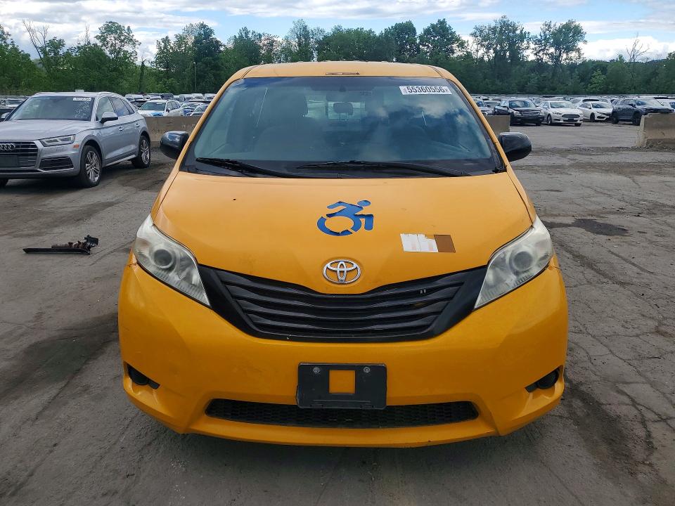 55360556 :رقم المزاد ، 5TDZZ3DC6HS876342 vin ، 2017 Toyota Sienna مزاد بيع