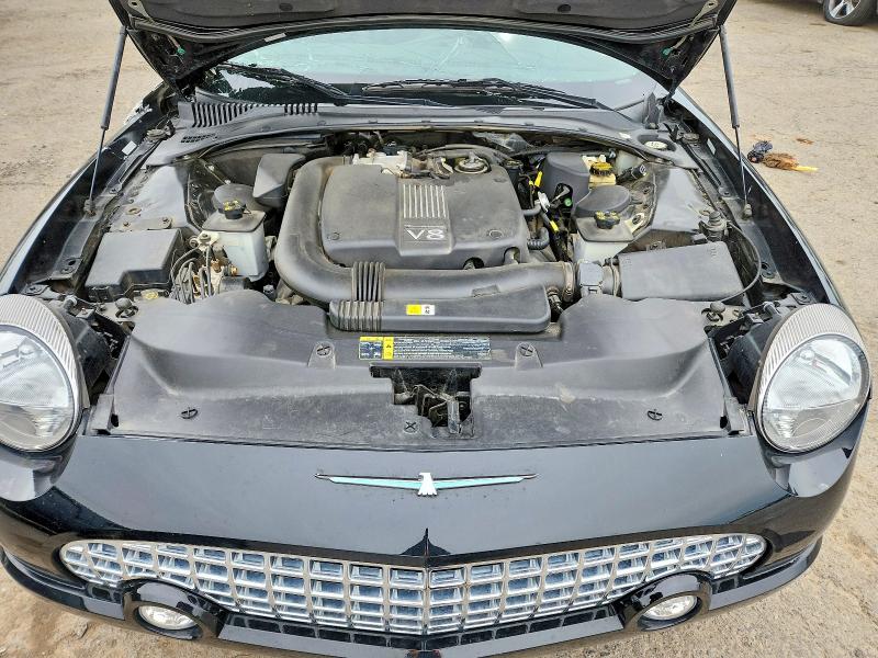 53046606 :رقم المزاد ، 1FAHP60A22Y114800 vin ، 2002 Ford Thunderbird مزاد بيع