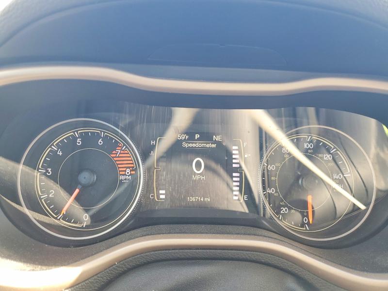 52368756 :رقم المزاد ، 1C4PJMCS7HW563779 vin ، 2017 Jeep Cherokee مزاد بيع