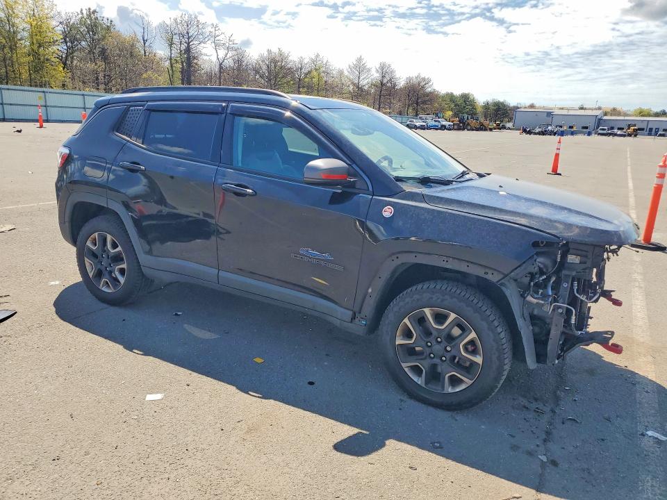 53504246 :رقم المزاد ، 3C4NJDDB7JT143702 vin ، 2018 Jeep Compass مزاد بيع