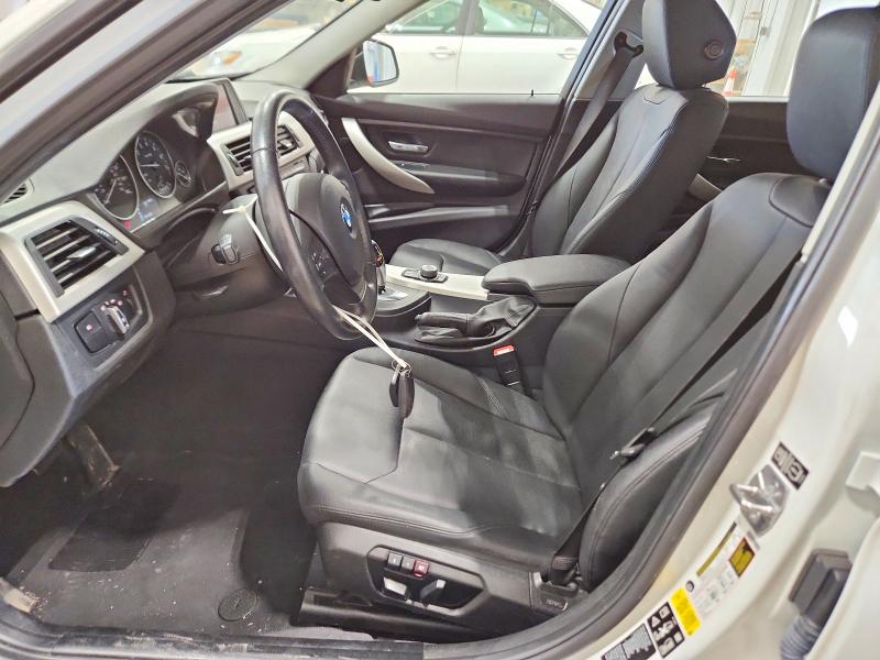 52206946 :رقم المزاد ، WBA3C3C57FK202020 vin ، 2015 Bmw 320 مزاد بيع