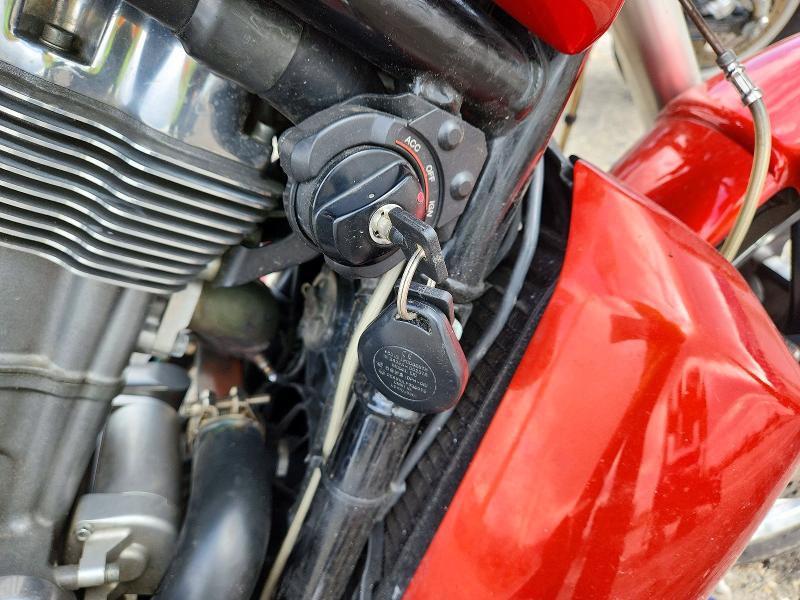 53064696 :رقم المزاد ، 1HD1HPH10DC802702 vin ، 2013 Harley-davidson Vrscf مزاد بيع