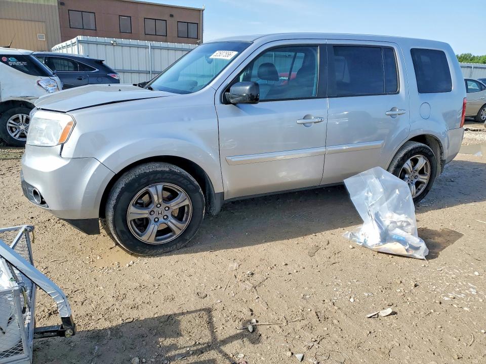 52537556 :رقم المزاد ، 5FNYF4H5XFB022316 vin ، 2015 Honda Pilot مزاد بيع