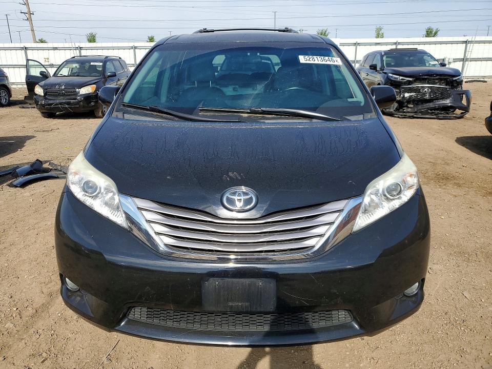 52813646 :رقم المزاد ، 5TDYZ3DC9HS849471 vin ، 2017 Toyota Sienna مزاد بيع
