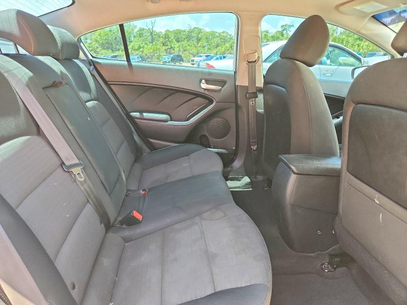 53827846 :رقم المزاد ، 3KPFL4A7XJE175093 vin ، 2018 Kia Forte مزاد بيع
