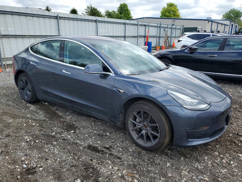 53701186 :رقم المزاد ، 5YJ3E1EB4JF128999 vin ، 2018 Tesla Model 3 مزاد بيع