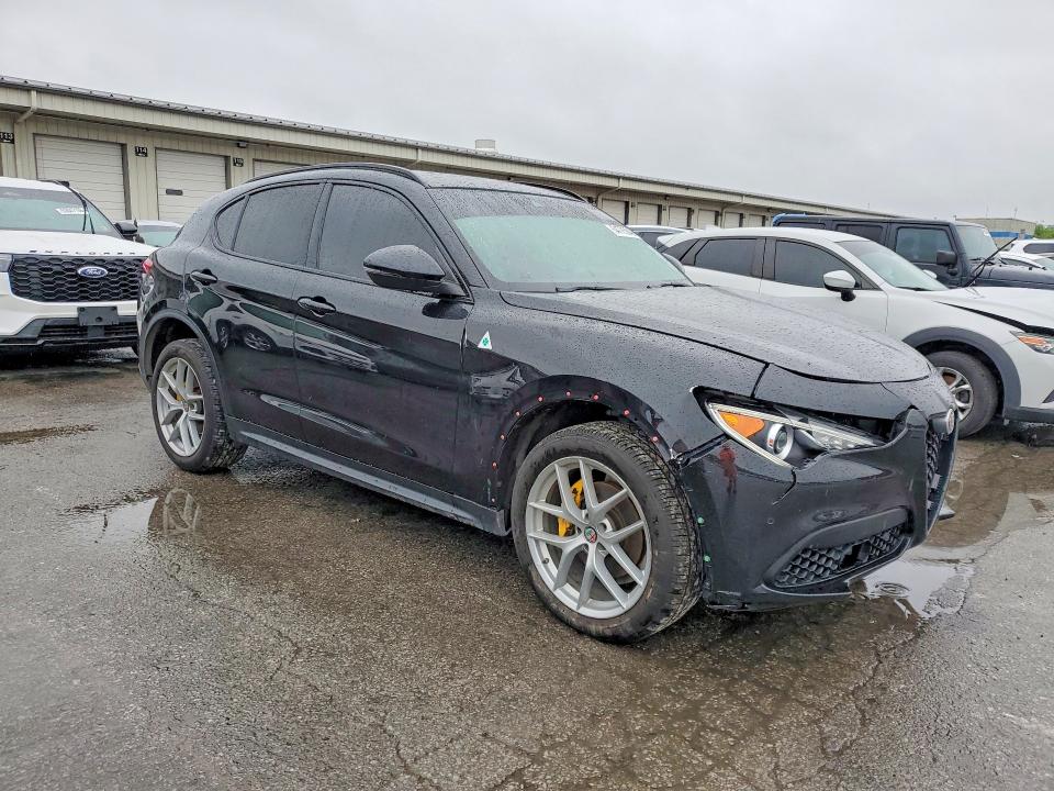 54775846 :رقم المزاد ، ZASFAKNN6J7B99370 vin ، 2018 Alfa Romeo Stelvio مزاد بيع