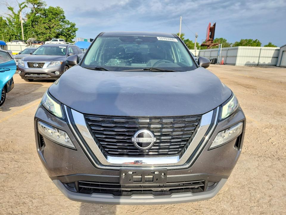 52493066 :رقم المزاد ، 5N1BT3BB4NC677070 vin ، 2022 Nissan Rogue مزاد بيع