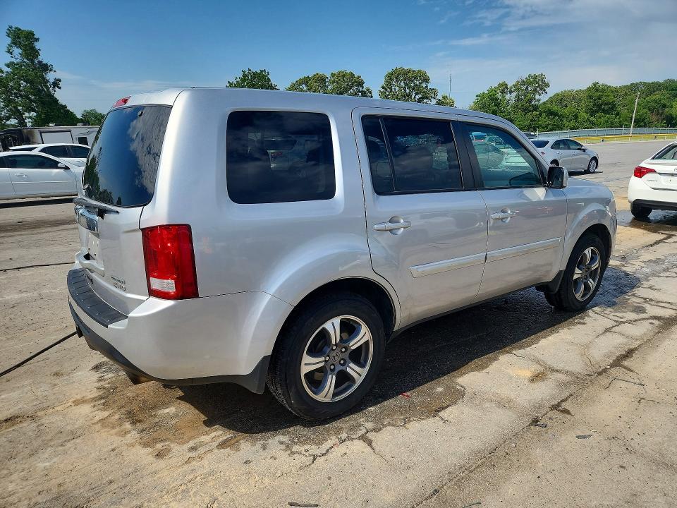 54002136 :رقم المزاد ، 5FNYF4H33FB067578 vin ، 2015 Honda Pilot مزاد بيع